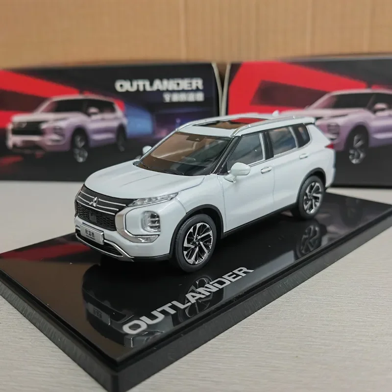 1:43 Scale Outlander Diecast Model SUV 6 1:43 Scale Outlander Diecast Model SUV - Image 6