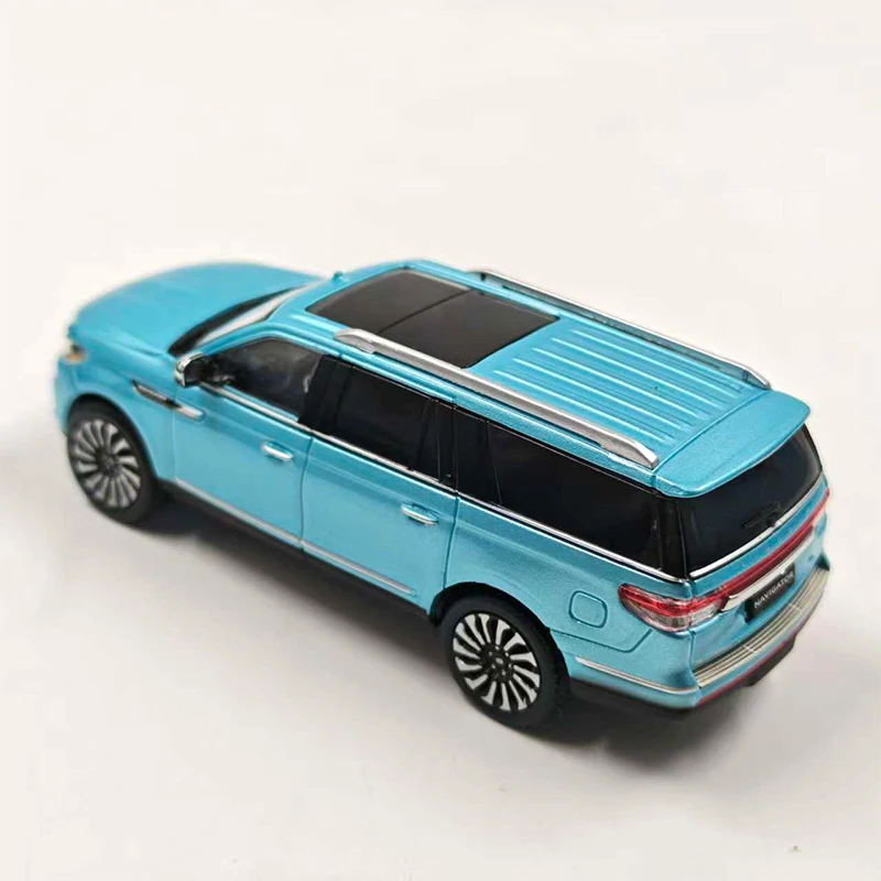 Shadow Diecast Lincoln Navigator Model in 1:64 3 Shadow Diecast Lincoln Navigator Model in 1:64 - Image 3