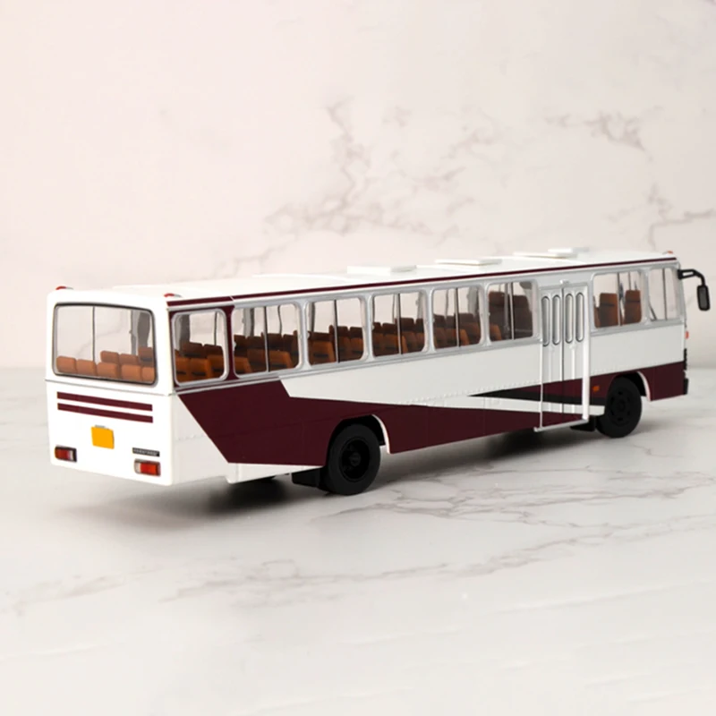 Vintage 1:64 Scale Diecast City Bus Model 4 Vintage 1:64 Scale Diecast City Bus Model - Image 4