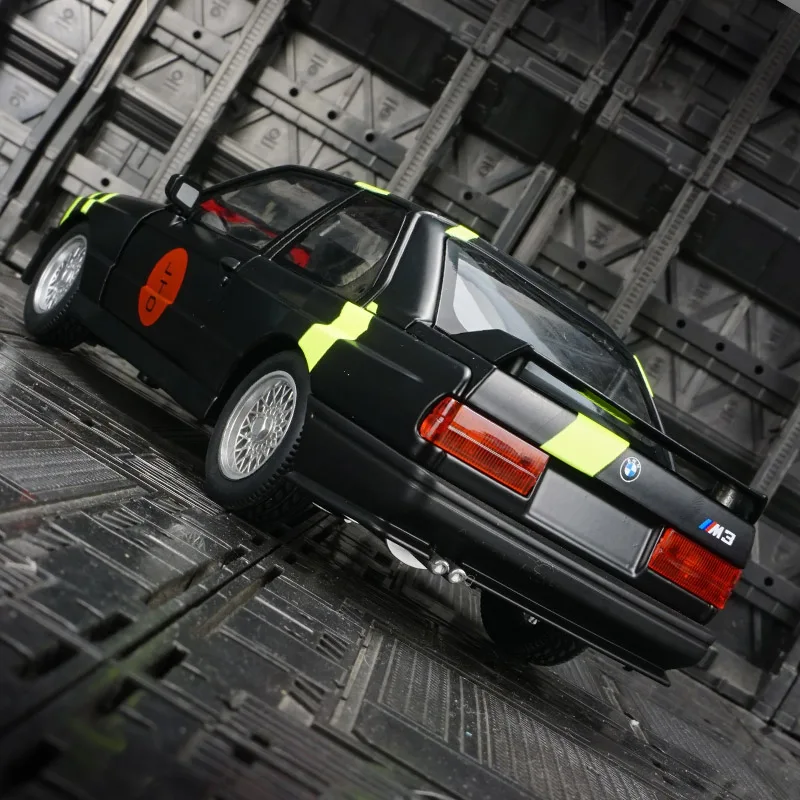 Vibrant 1:24 Scale BMW M3 E30 Diecast Model 4 Vibrant 1:24 Scale BMW M3 E30 Diecast Model - Image 4