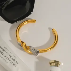 Sb422223c73524adea39023321ebbc32bU