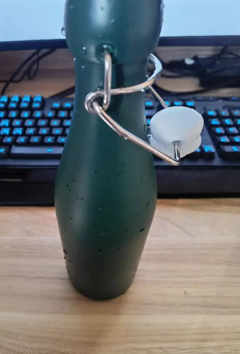 Elegant 500ml Green Glass Bottle 4 Elegant 500ml Green Glass Bottle - Image 4