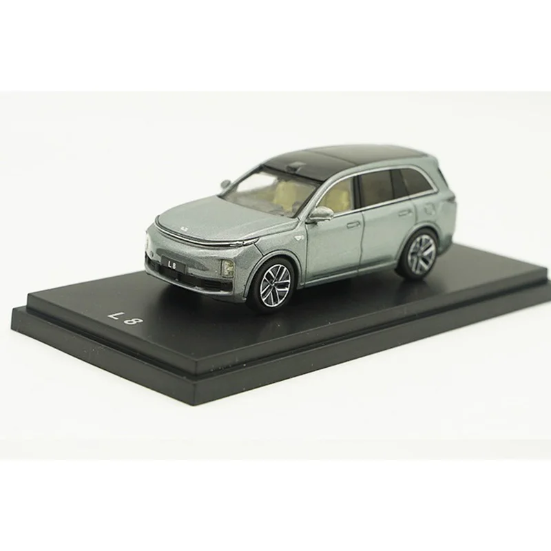 1:64 Scale Diecast SUV Model with Realistic Details 7 1:64 Scale Diecast SUV Model with Realistic Details - Image 7