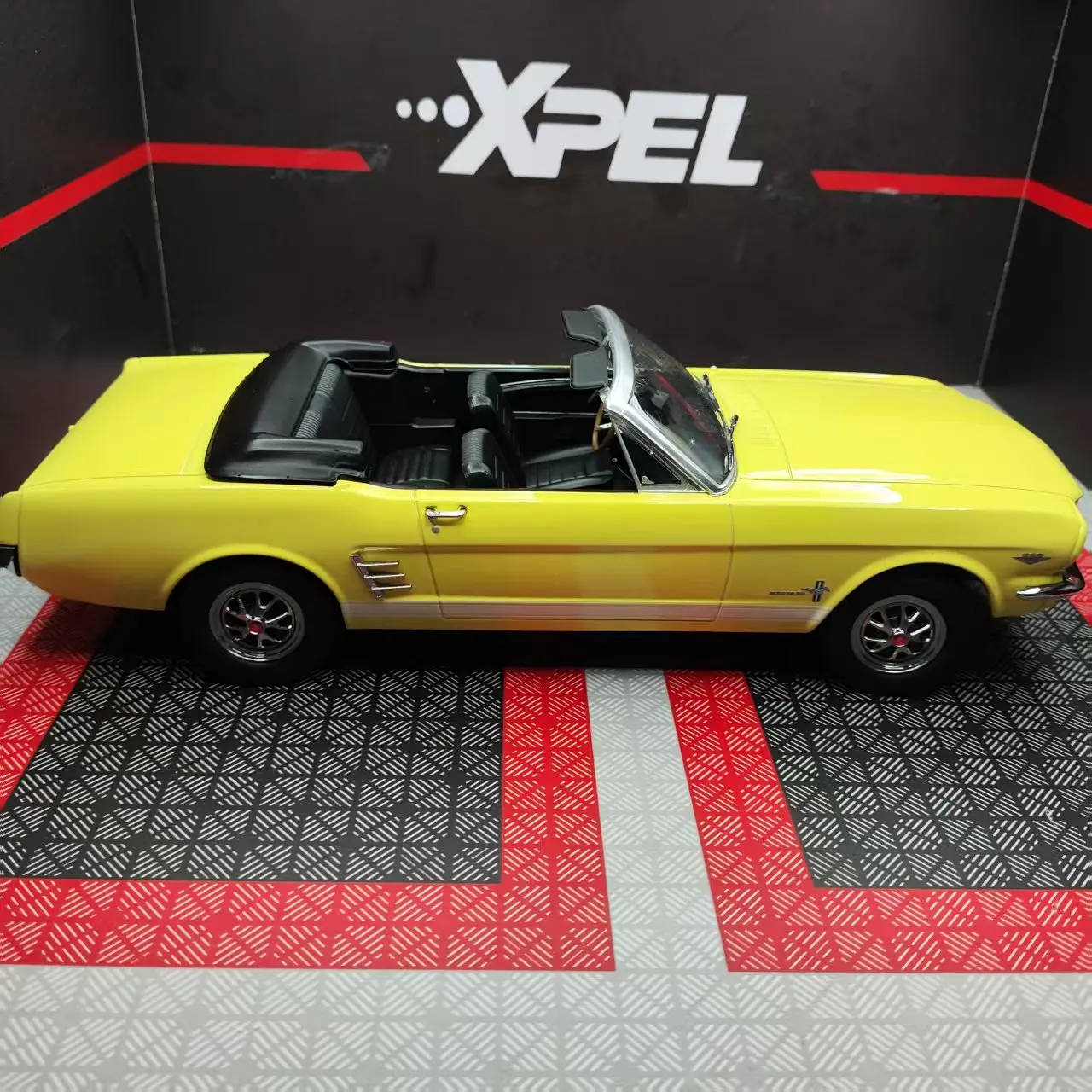 Vintage 1965-66 Ford Mustang 1:18 Die-Cast Model 2 Vintage 1965-66 Ford Mustang 1:18 Die-Cast Model - Image 2