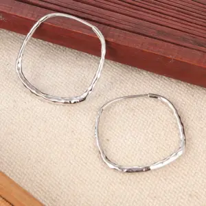 Vintage Silver Hoop Earrings with Geometric Carvings 10 Sb50c647be14949aebd0ddaec0659e5ecv