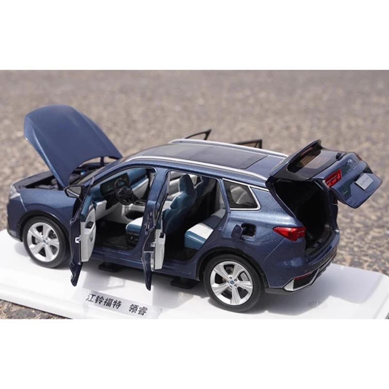 Ford Equator 1/18 Scale Diecast SUV Model in Blue or White 3 Ford Equator 1/18 Scale Diecast SUV Model in Blue or White - Image 3
