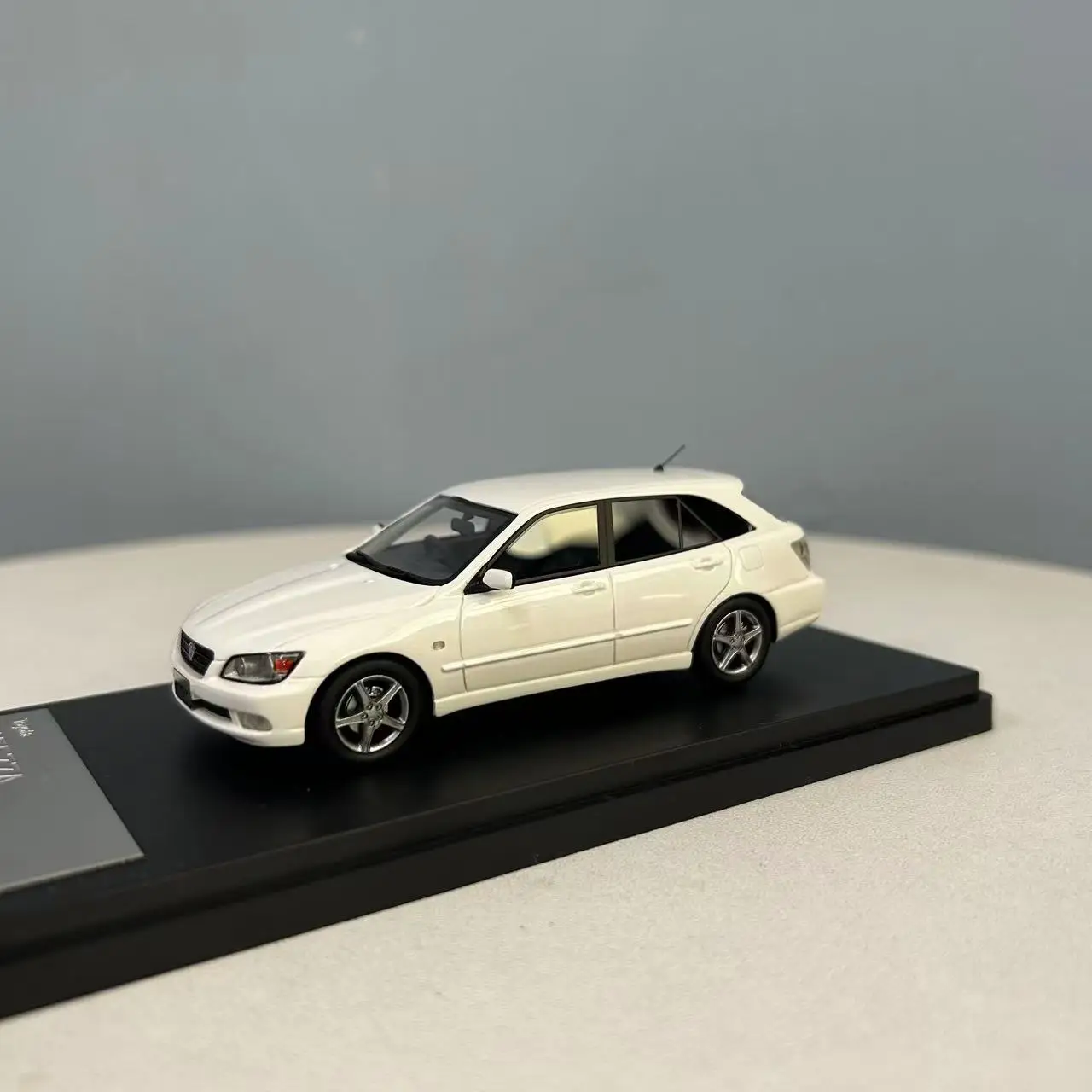 Toyota Altezza Gita 2001 Resin Model 1:43 Scale 1 Toyota Altezza Gita 2001 Resin Model 1:43 Scale