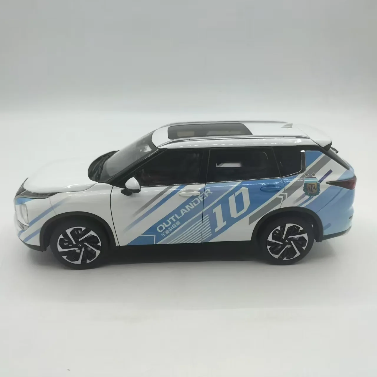 GAC Mitsubishi Outlander 2023 Die-Cast Model 4 GAC Mitsubishi Outlander 2023 Die-Cast Model - Image 4