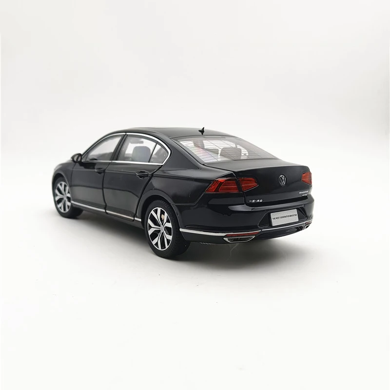 2017 B8 Sedan Diecast Model 1:18 Scale 3 2017 B8 Sedan Diecast Model 1:18 Scale - Image 3