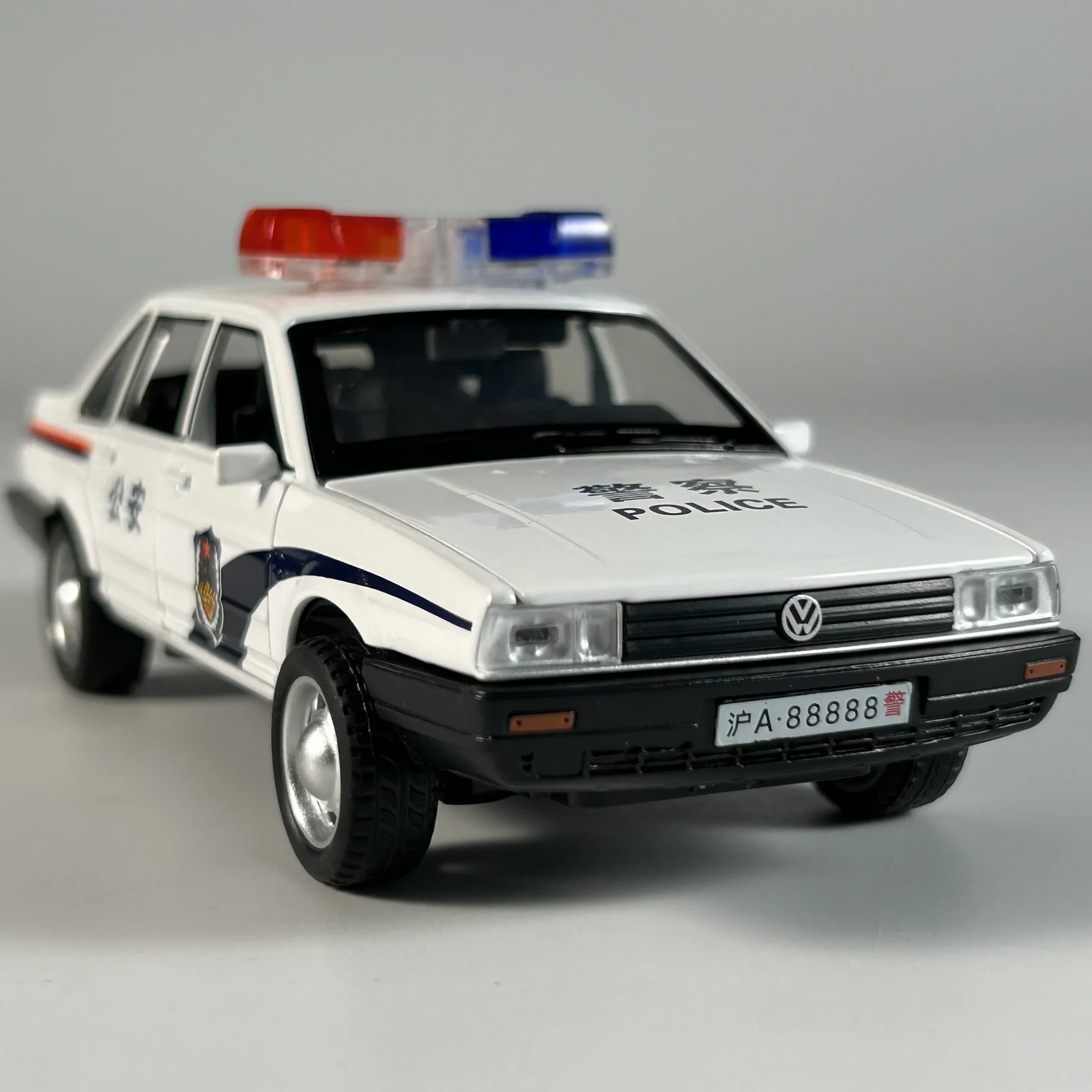 1:32 Volkswagen Santana Police Diecast Model 2 1:32 Volkswagen Santana Police Diecast Model - Image 2
