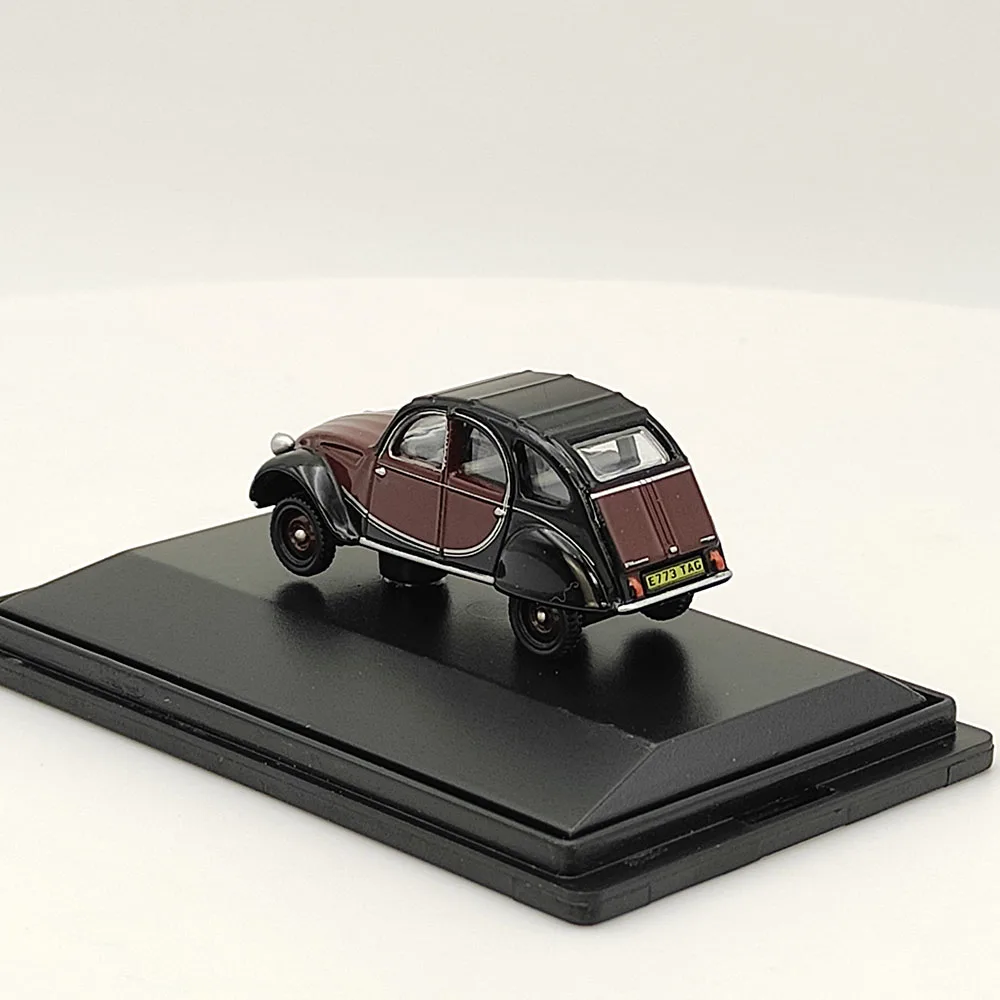Vintage Citroen 2CV Diecast Model 1:76 Scale 5 Vintage Citroen 2CV Diecast Model 1:76 Scale - Image 5