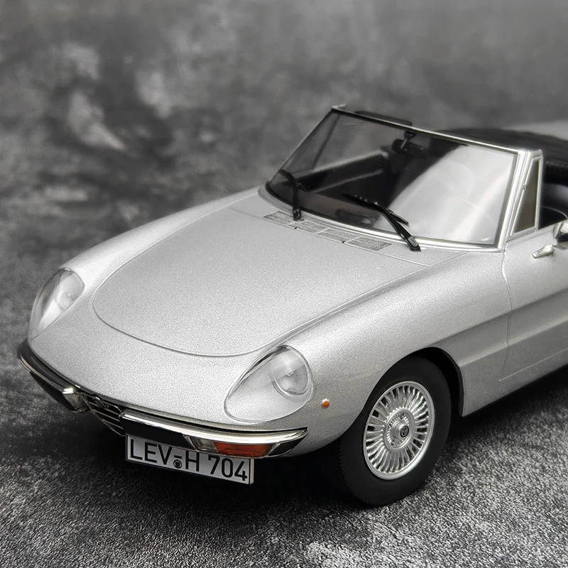 1978 Alfa Romeo 2000 Spider Diecast Model 1:18 5 1978 Alfa Romeo 2000 Spider Diecast Model 1:18 - Image 5