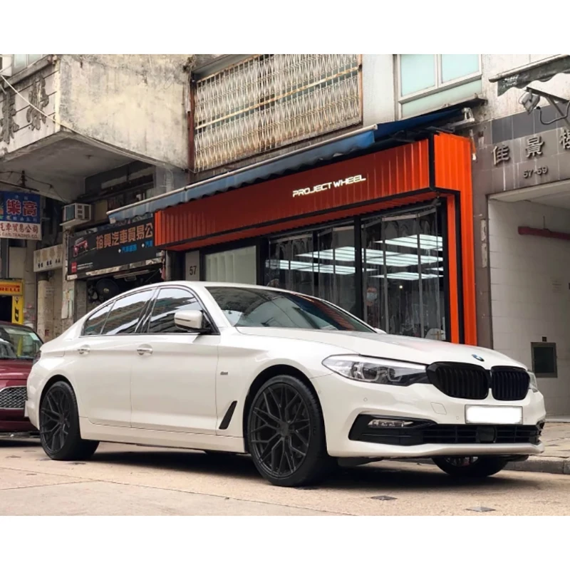BMW 5 Series G30 Miniature Model in White 3 BMW 5 Series G30 Miniature Model in White - Image 3