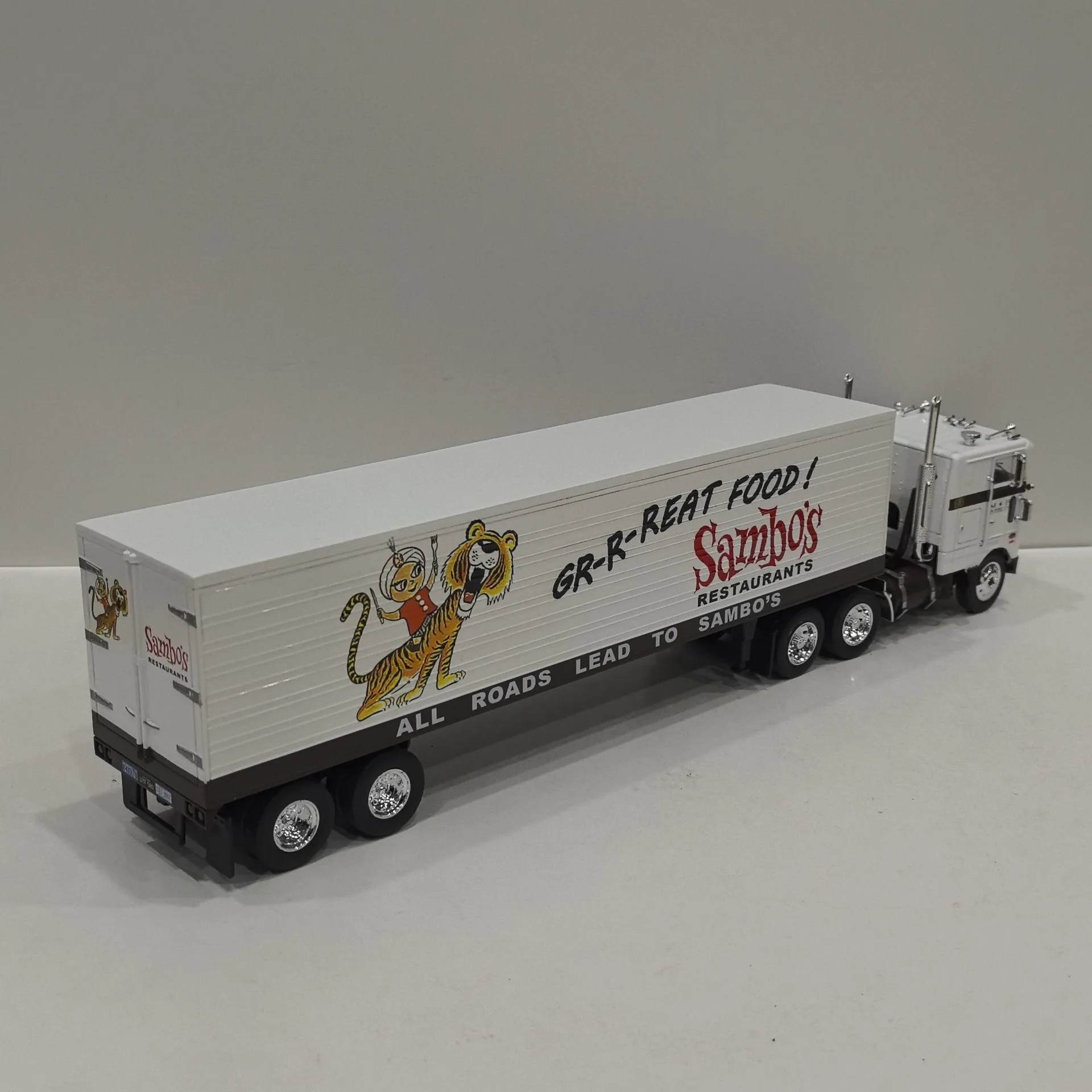 Diecast Peterbilt 352 Semi-Truck Model 4 Diecast Peterbilt 352 Semi-Truck Model - Image 4