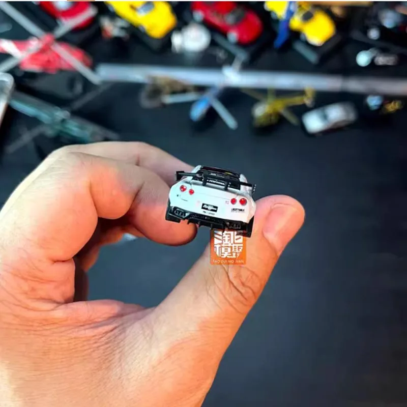 White GTR R34 1/87 Scale Model Car 5 White GTR R34 1/87 Scale Model Car - Image 5