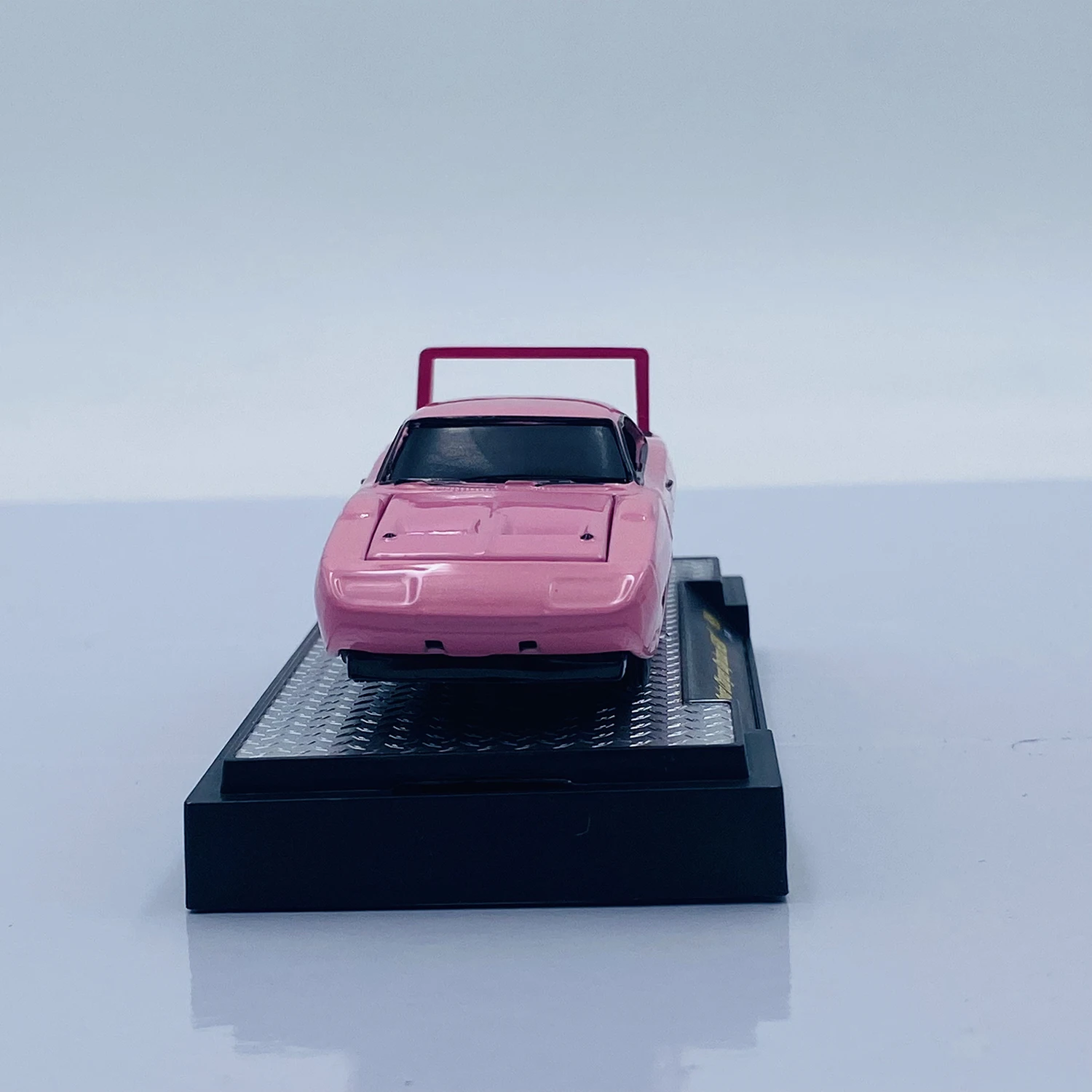 1969 Dodge Charger Daytona HEMI Diecast Model 4 1969 Dodge Charger Daytona HEMI Diecast Model - Image 4