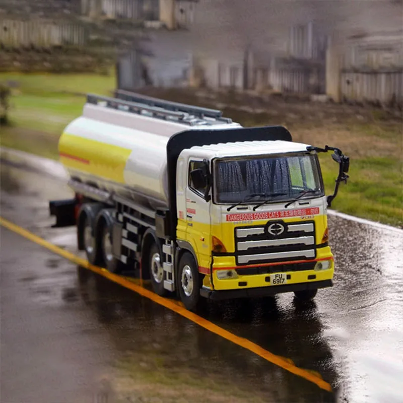 Diecast Tanker Truck Model for Collectors 2 Diecast Tanker Truck Model for Collectors - Image 2