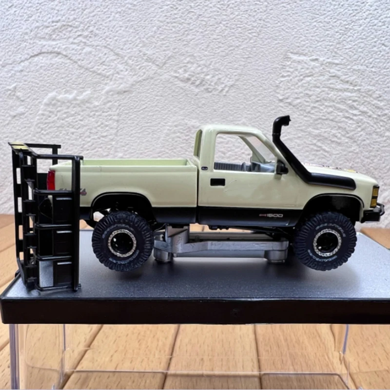 GMC 1500 Diecast Pickup Model 1:64 Scale 2 GMC 1500 Diecast Pickup Model 1:64 Scale - Image 2