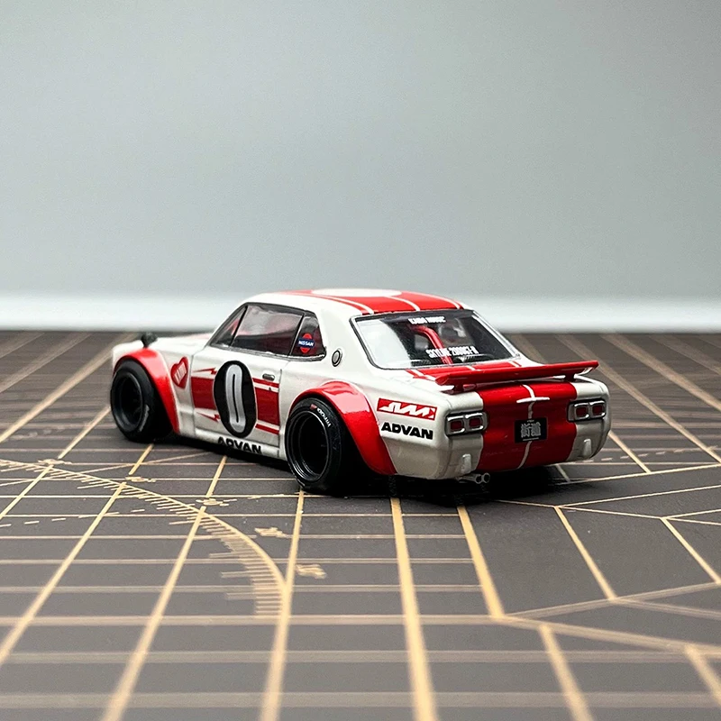 Toyota Nissan Skyline 2000 GTR KPGC10 Diecast Model 3 Toyota Nissan Skyline 2000 GTR KPGC10 Diecast Model - Image 3