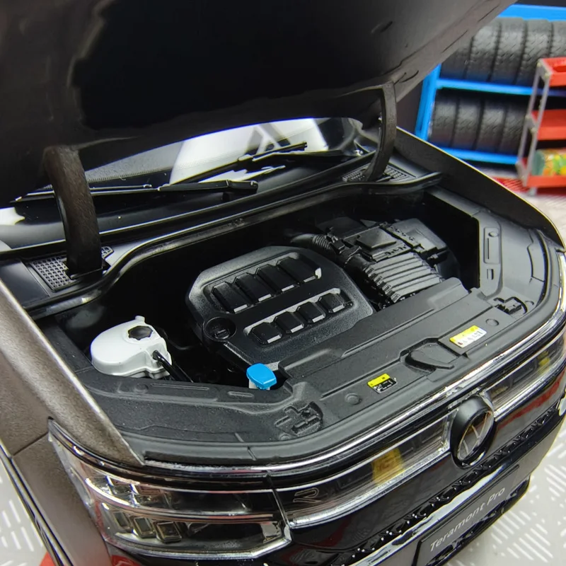 1:18 Scale VW Teramont Pro SUV Diecast Model 6 1:18 Scale VW Teramont Pro SUV Diecast Model - Image 6