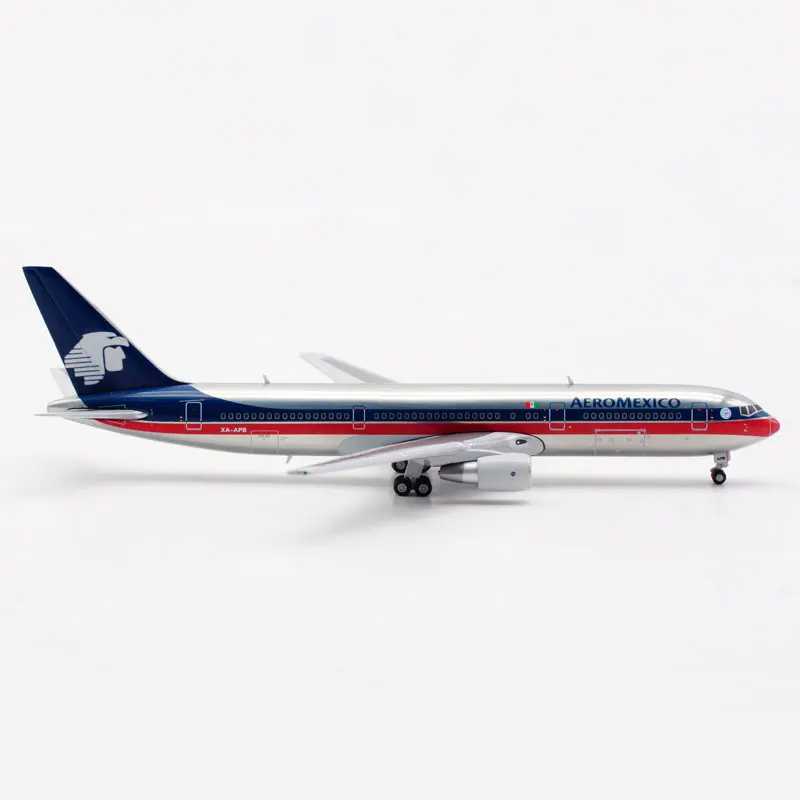 Aeromexico B767-300ER Scale Model 1/400 3 Aeromexico B767-300ER Scale Model 1/400 - Image 3