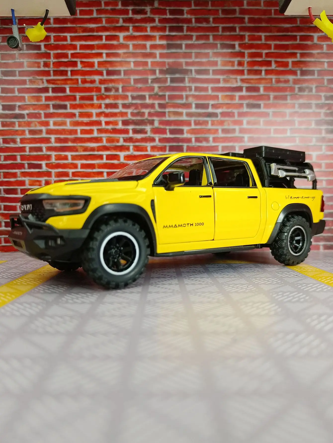 1:32 Diecast Dodge Pickup Model for Collectors 4 1:32 Diecast Dodge Pickup Model for Collectors - Image 4