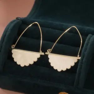 Sb95ff98176484014a094536425cb6aa3l