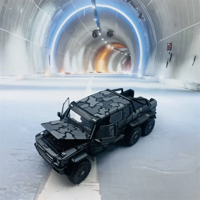 Mercedes-Benz G63 AMG 6x6 Diecast Model 1:24 Scale 4 Mercedes-Benz G63 AMG 6x6 Diecast Model 1:24 Scale - Image 4