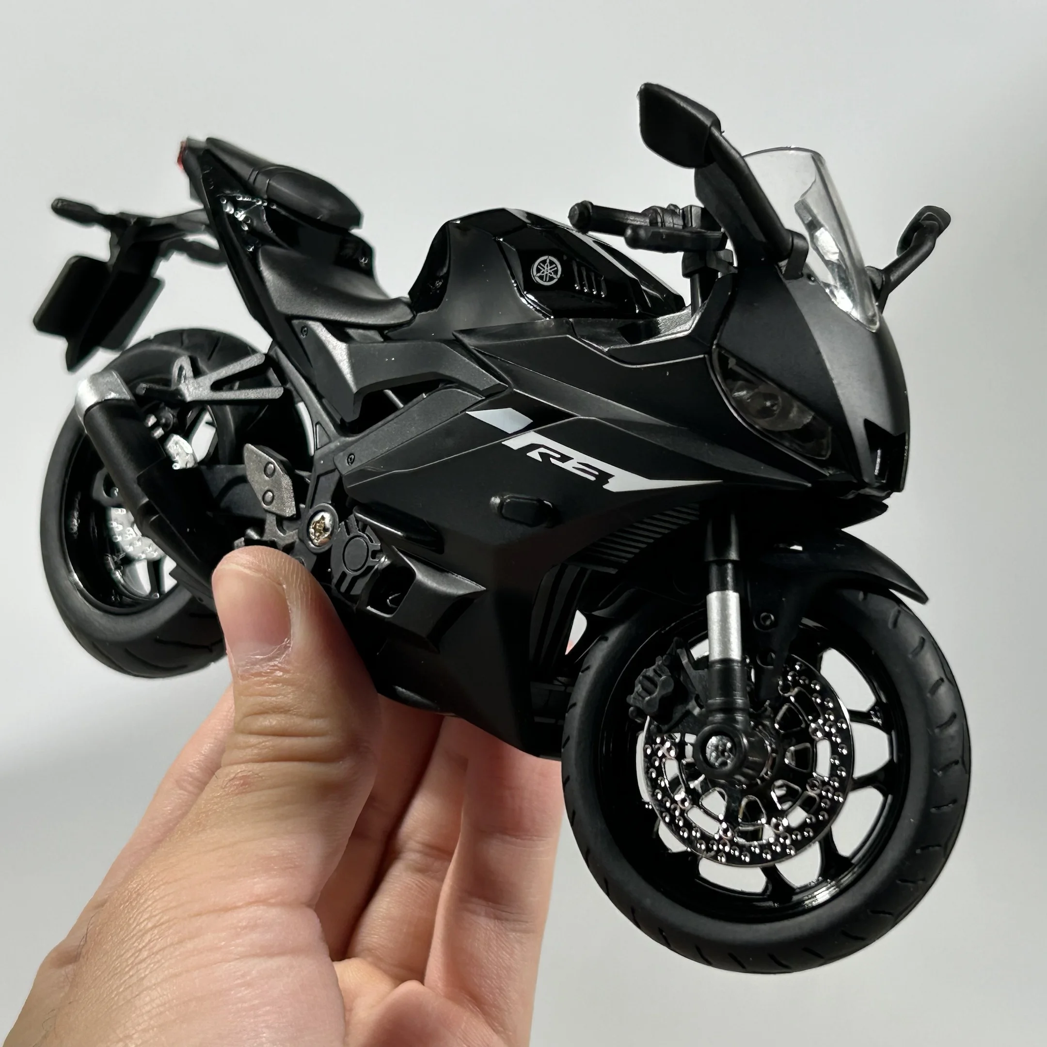 Yamaha YZF R3 1:12 Diecast Motorcycle Model 3 Yamaha YZF R3 1:12 Diecast Motorcycle Model - Image 3