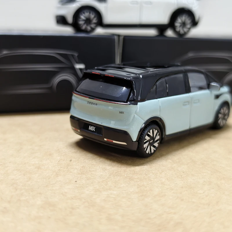 ZEEKR 007 7X SUV Diecast Model 1:64 Scale 6 ZEEKR 007 7X SUV Diecast Model 1:64 Scale - Image 6