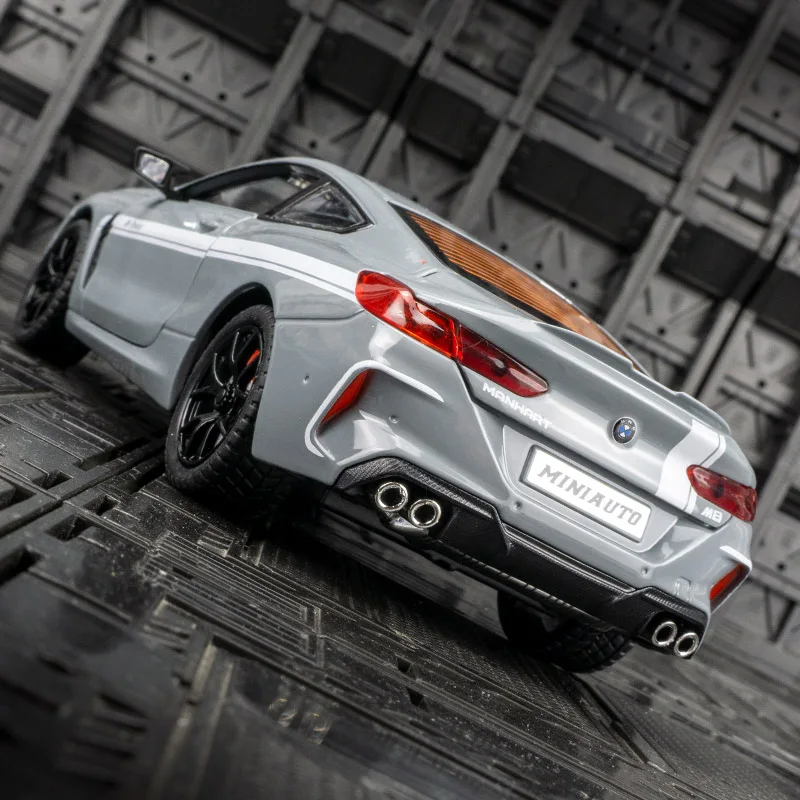 1:24 Scale Realistic Die-Cast Sports Car Model 2 1:24 Scale Realistic Die-Cast Sports Car Model - Image 2