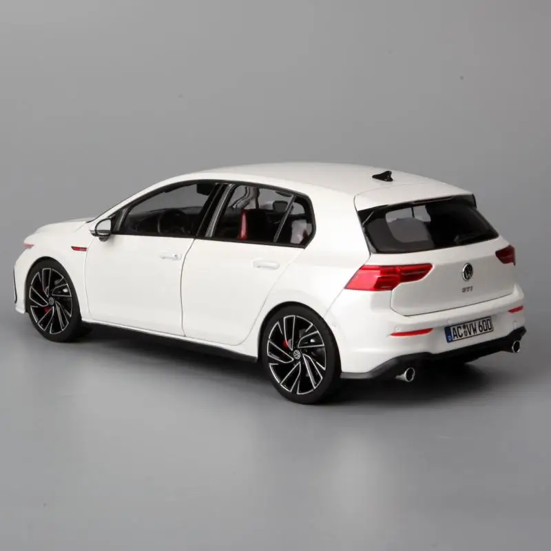 Volkswagen Golf 8th Gen 1:18 Diecast Model 3 Volkswagen Golf 8th Gen 1:18 Diecast Model - Image 3