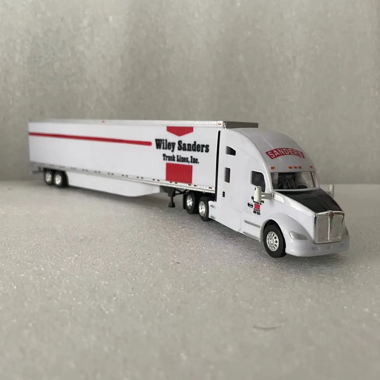 Detailed 1/87 Peterbilt 579 Refrigerated Truck Model 9 Detailed 1/87 Peterbilt 579 Refrigerated Truck Model - Image 9