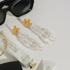 Gold Stainless Steel Floral Earrings with Pearls 10 Sbb3242d8bc254462a8ded2d1af091ebal