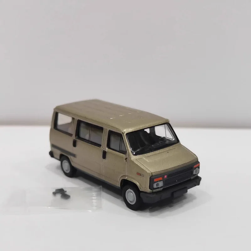 Citroën C25 Bus 1:87 Scale Model Collectible 3 Citroën C25 Bus 1:87 Scale Model Collectible - Image 3