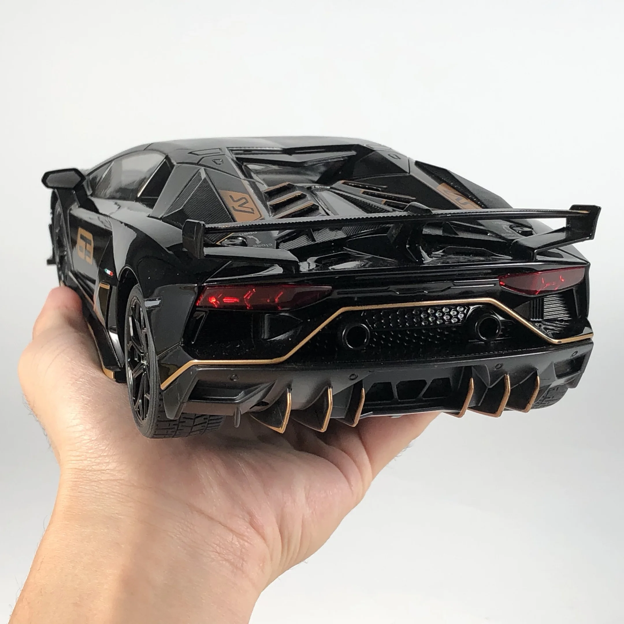 Lamborghini Aventador SVJ 63 Diecast Model 1:18 6 Lamborghini Aventador SVJ 63 Diecast Model 1:18 - Image 6