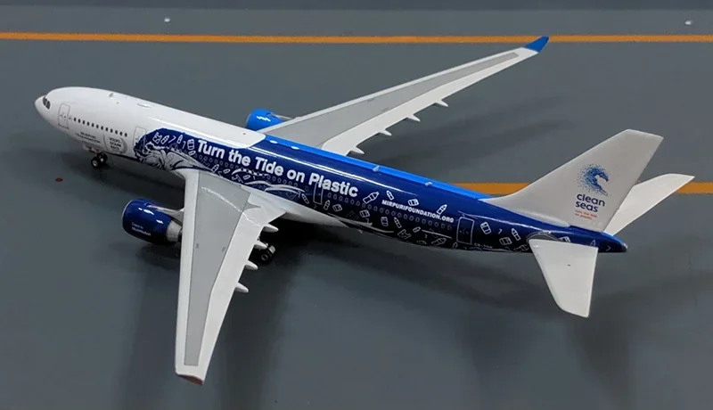 TAP Portugal A330-200 Diecast Model 1/400 Scale 3 TAP Portugal A330-200 Diecast Model 1/400 Scale - Image 3