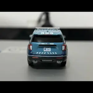 1:64 Scale Ford Police Explorer Model 6 Sbbf7bac2974f4a799fca637b54ea3690F