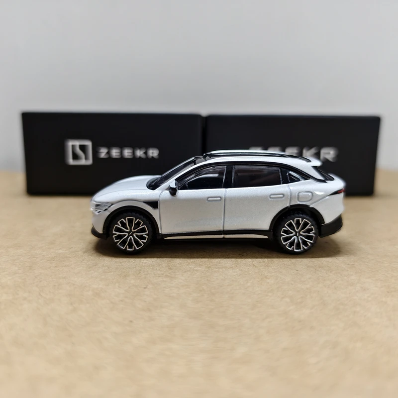 1:64 Scale ZEEKR 7X SUV Diecast Model 2 1:64 Scale ZEEKR 7X SUV Diecast Model - Image 2