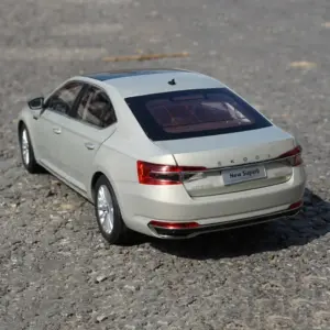 1:18 Scale Alloy Car Model with Opening Doors 8 Sbc66a5f3116f48ceb1cea006f5beec6eE