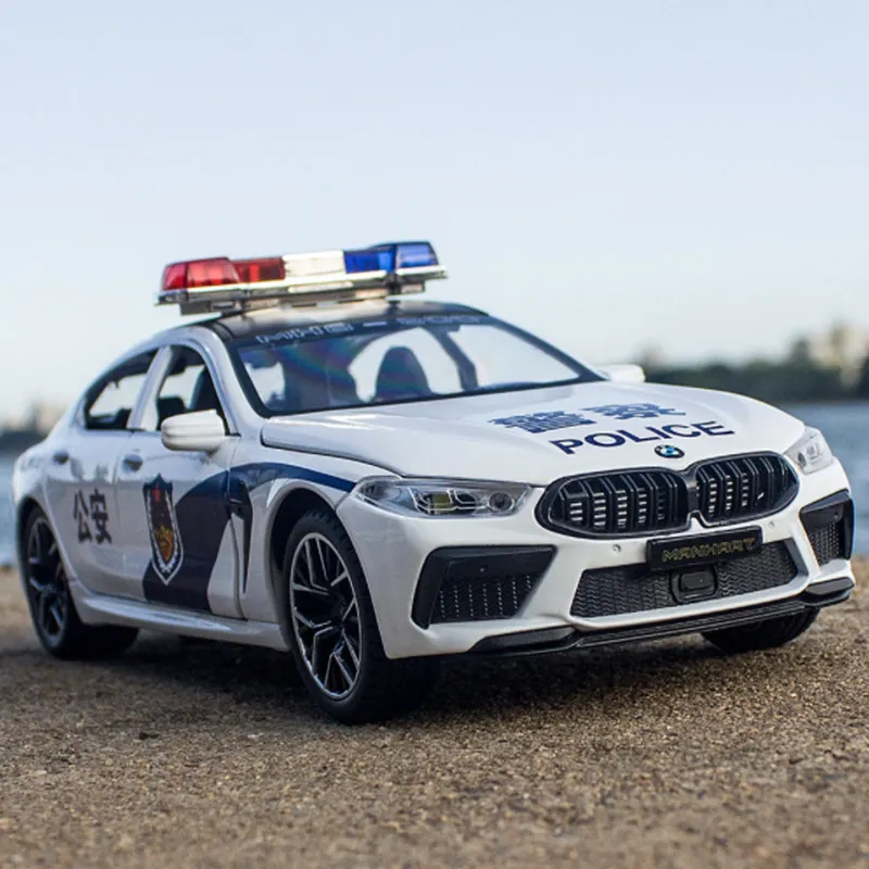 1:24 Scale Diecast Police Car Model 2 1:24 Scale Diecast Police Car Model - Image 2