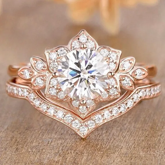 Rose Gold Flower Ring Set with Zircon Stones 5 Rose Gold Flower Ring Set with Zircon Stones - Image 5