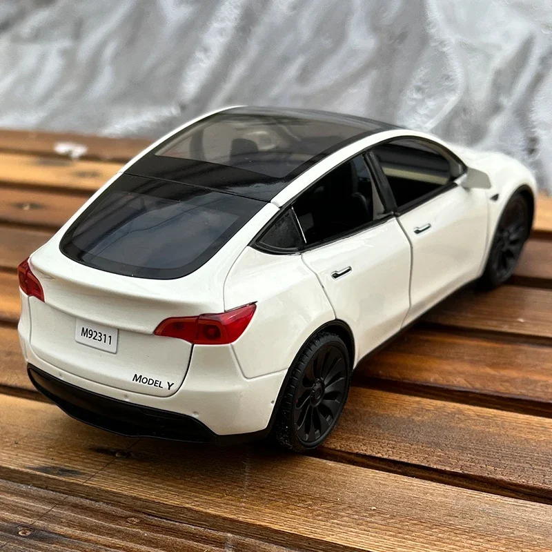 1:24 Scale Tesla Model Y Diecast Car Collection 4 1:24 Scale Tesla Model Y Diecast Car Collection - Image 4
