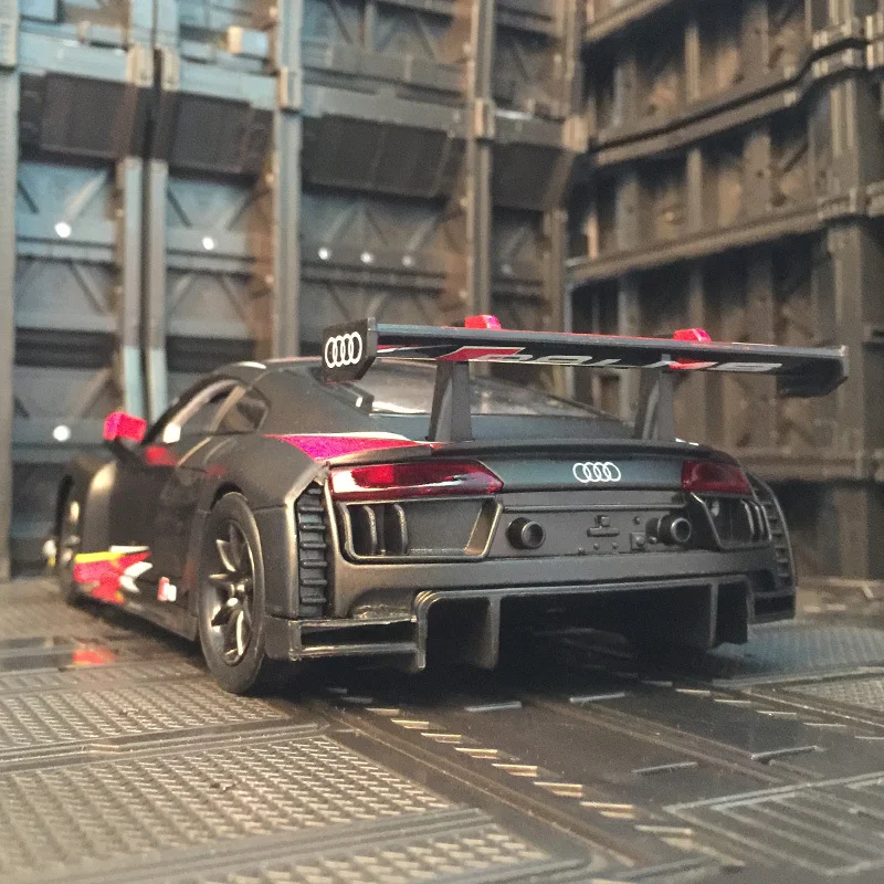 1:24 Scale Audi R8 Alloy Model Replica 2 1:24 Scale Audi R8 Alloy Model Replica - Image 2