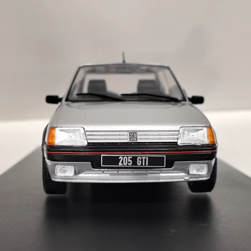 Peugeot 205 GTI 1:24 Scale Die-Cast Model 3 Peugeot 205 GTI 1:24 Scale Die-Cast Model - Image 3