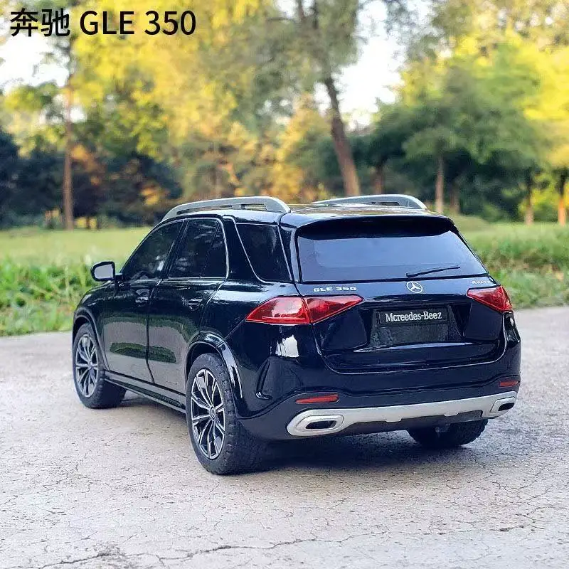 Mercedes-Benz GLE 1:24 Diecast Model Car in White 2 Mercedes-Benz GLE 1:24 Diecast Model Car in White - Image 2