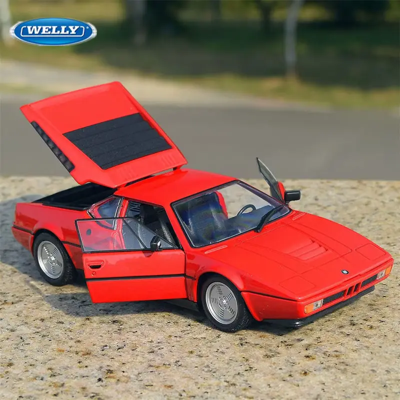 Red BMW M1 1:24 Diecast Model by WELLY 2 Red BMW M1 1:24 Diecast Model by WELLY - Image 2