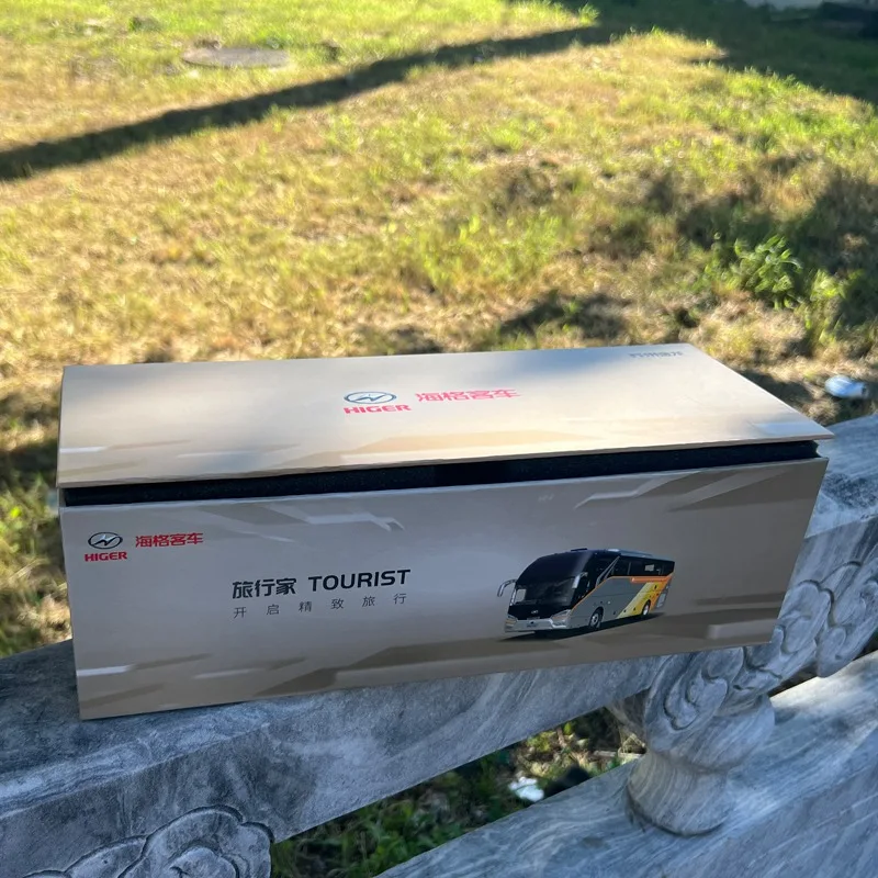 1/42 Scale Jinlong HIGER Tourist Bus Model 5 1/42 Scale Jinlong HIGER Tourist Bus Model - Image 5