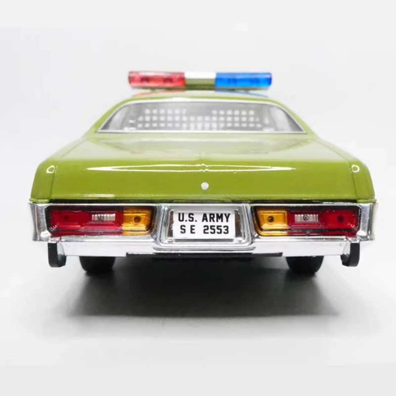 1977 Plymouth Fury Police Car 1:24 Diecast Model 4 1977 Plymouth Fury Police Car 1:24 Diecast Model - Image 4