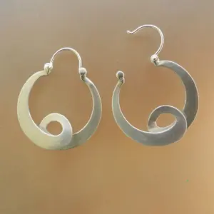 Vintage Silver and Gold U-Shaped Hoop Earrings 9 Sbf7b878c9c244471a04f6b0b875101d90